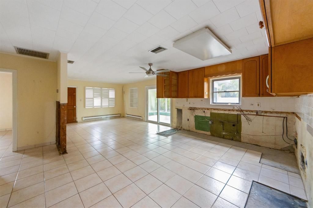 For Sale: $1,595,000 (4 beds, 3 baths, 1933 Square Feet)