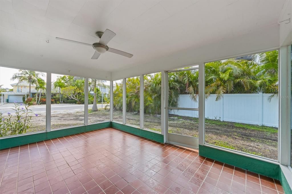 For Sale: $1,595,000 (4 beds, 3 baths, 1933 Square Feet)