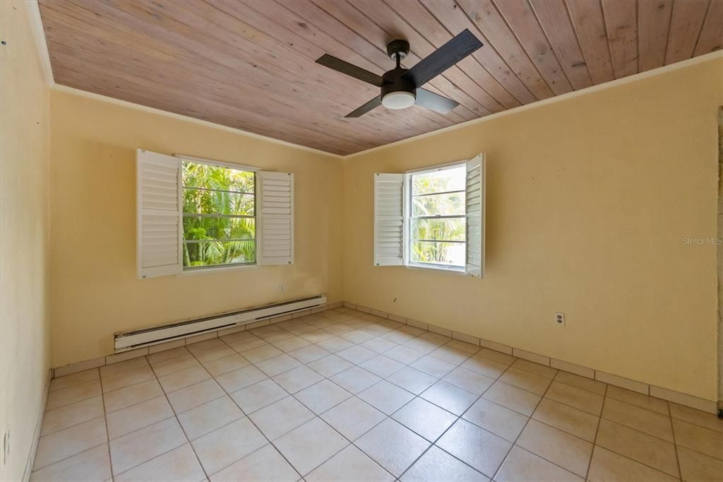 For Sale: $1,595,000 (4 beds, 3 baths, 1933 Square Feet)