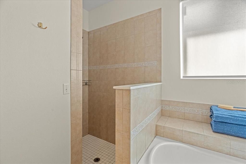 For Sale: $617,000 (4 beds, 2 baths, 3059 Square Feet)