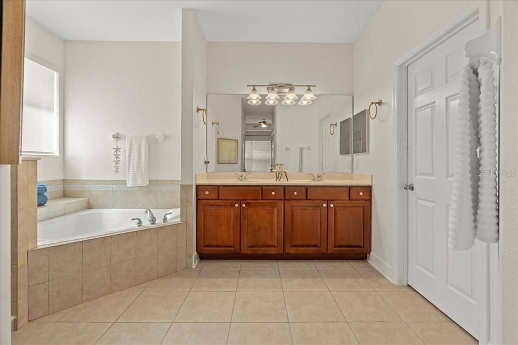 For Sale: $617,000 (4 beds, 2 baths, 3059 Square Feet)