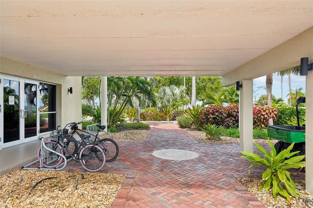 待售: $169,900 (1 贝兹, 1 浴室, 322 平方英尺)