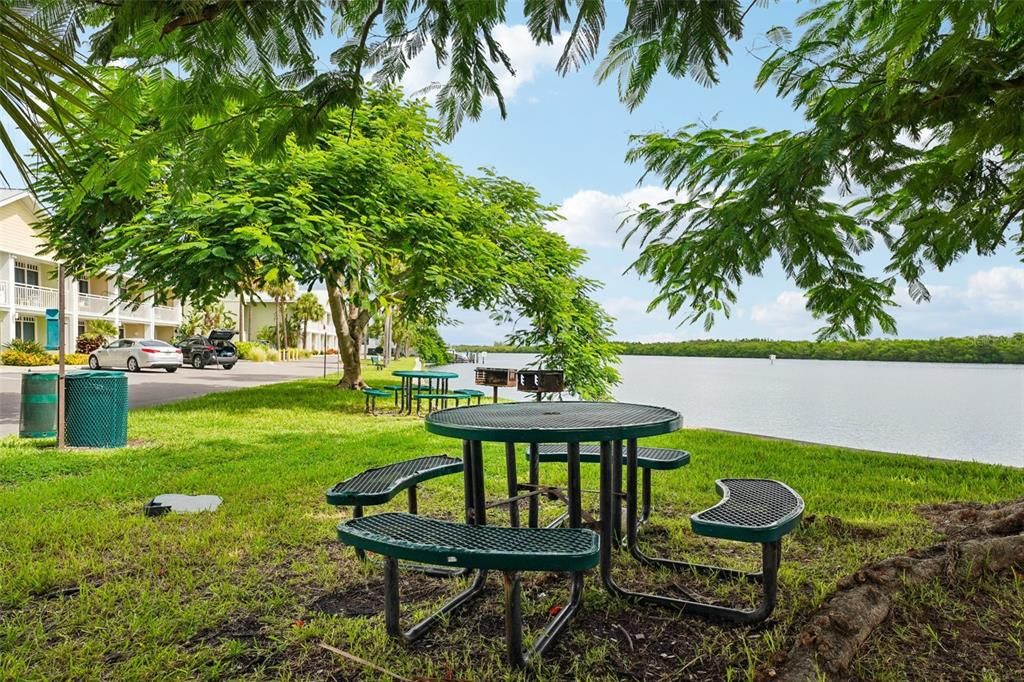 待售: $169,900 (1 贝兹, 1 浴室, 322 平方英尺)