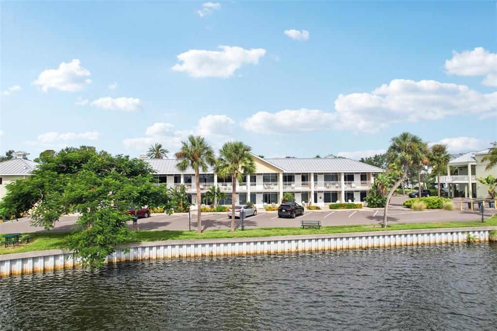 待售: $169,900 (1 贝兹, 1 浴室, 322 平方英尺)