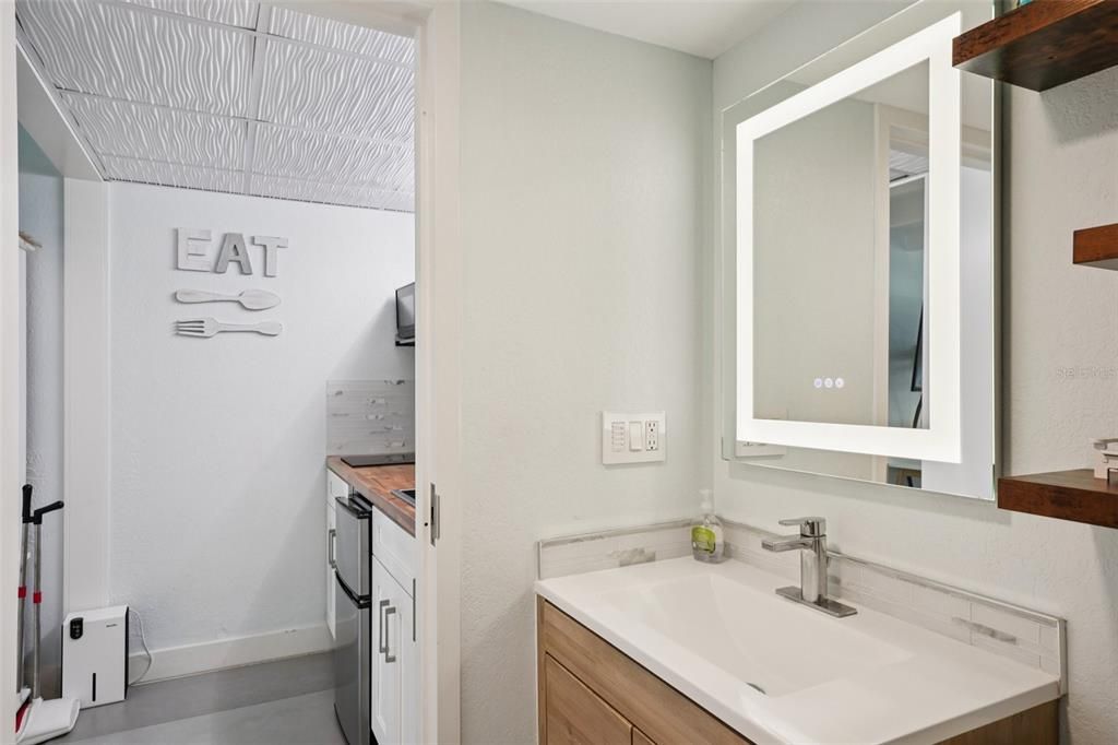 待售: $169,900 (1 贝兹, 1 浴室, 322 平方英尺)