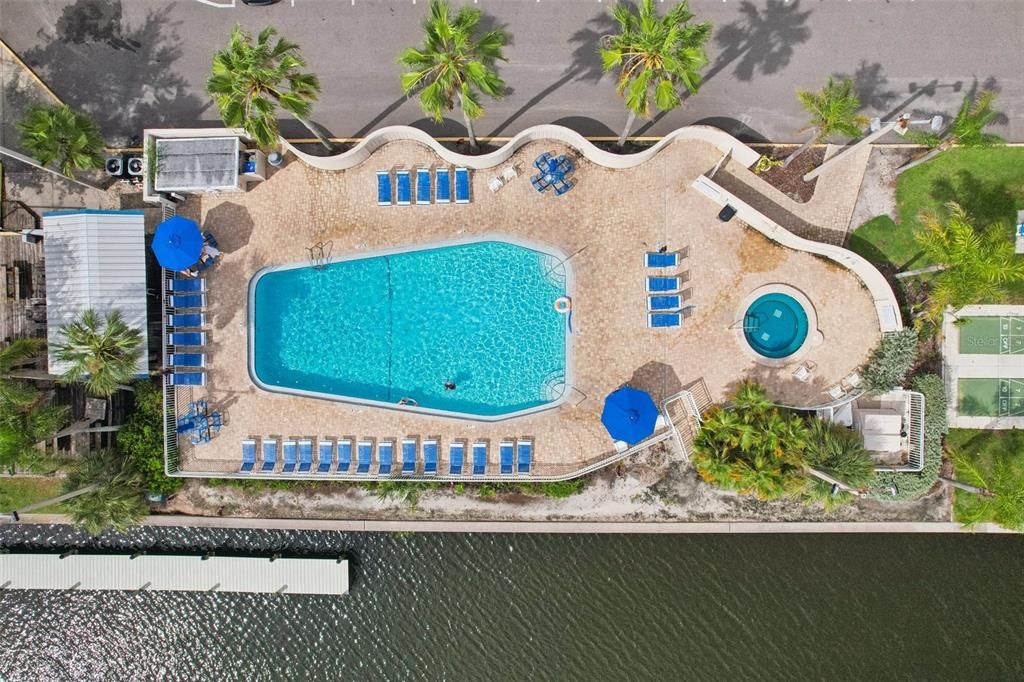 待售: $169,900 (1 贝兹, 1 浴室, 322 平方英尺)