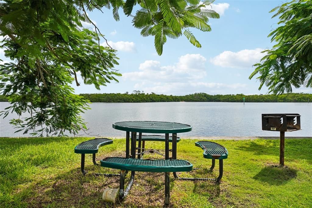 待售: $169,900 (1 贝兹, 1 浴室, 322 平方英尺)