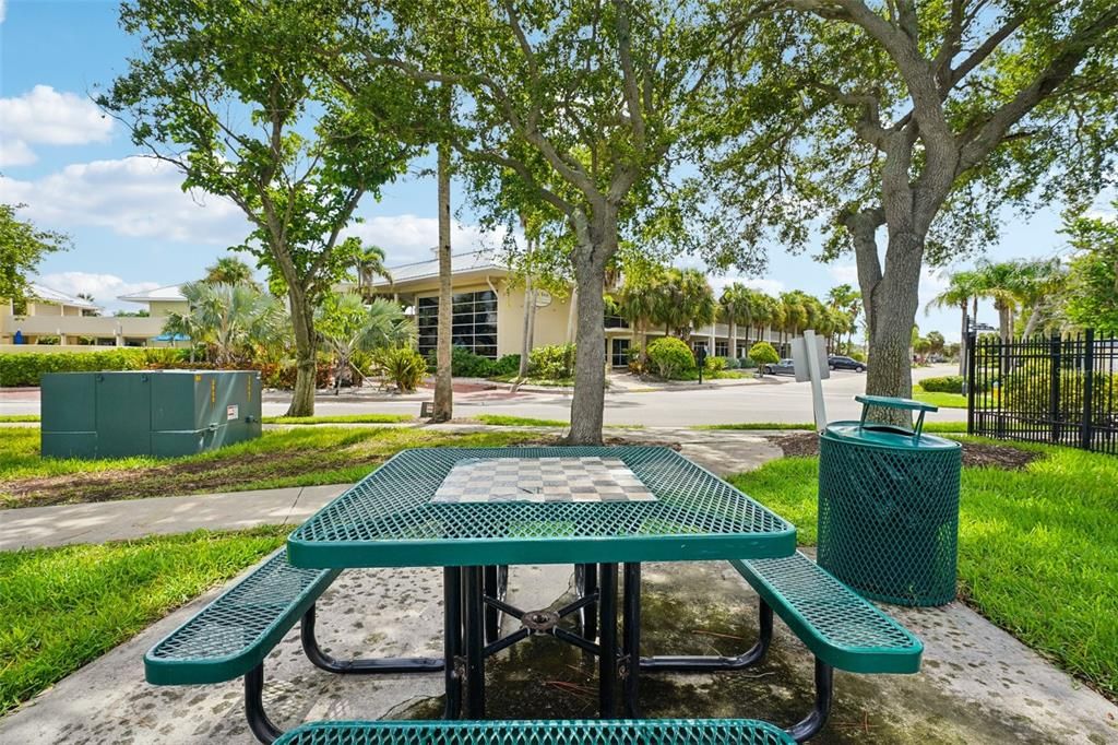 待售: $169,900 (1 贝兹, 1 浴室, 322 平方英尺)