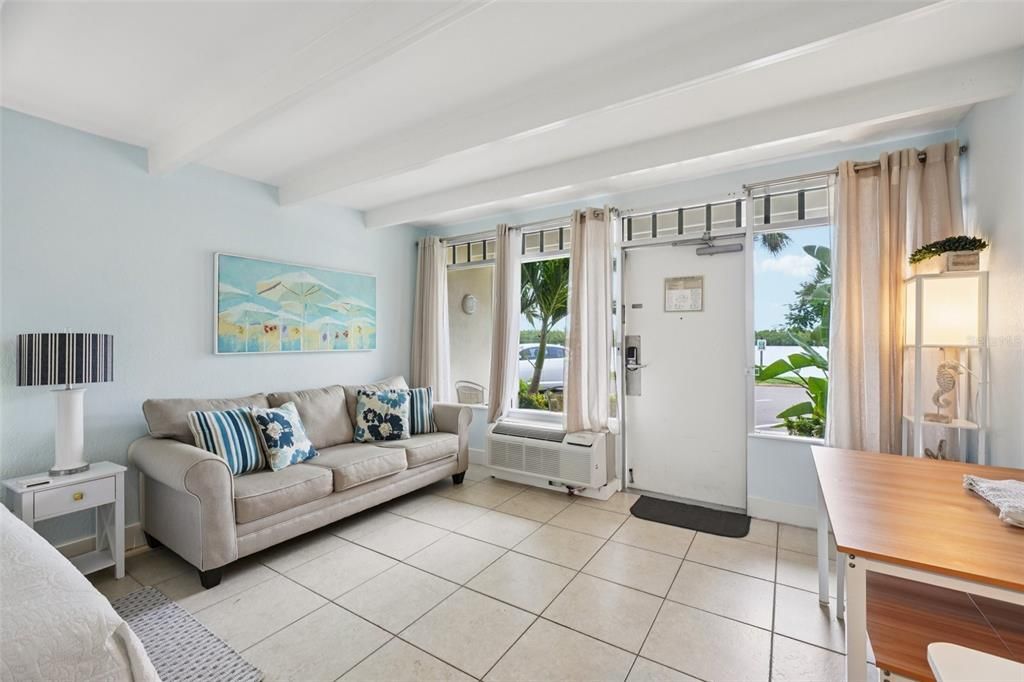 待售: $169,900 (1 贝兹, 1 浴室, 322 平方英尺)