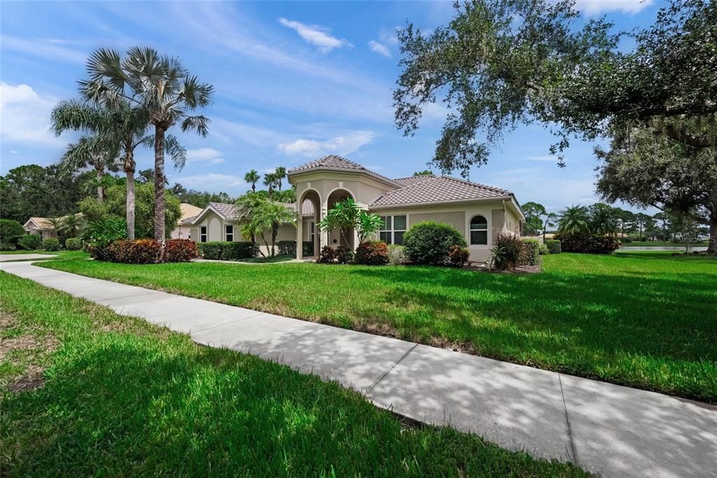 Activo con contrato: $850,000 (3 camas, 2 baños, 2892 Pies cuadrados)