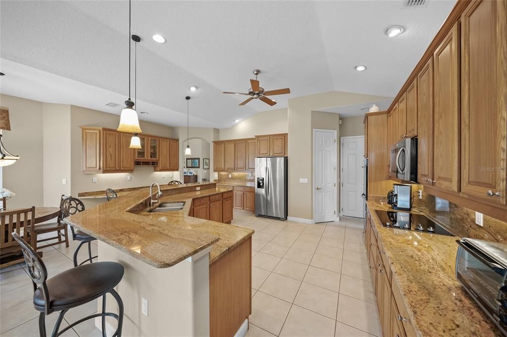 Activo con contrato: $850,000 (3 camas, 2 baños, 2892 Pies cuadrados)