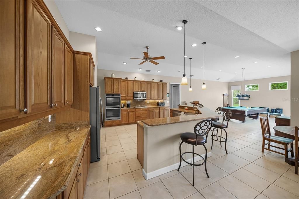 Activo con contrato: $850,000 (3 camas, 2 baños, 2892 Pies cuadrados)