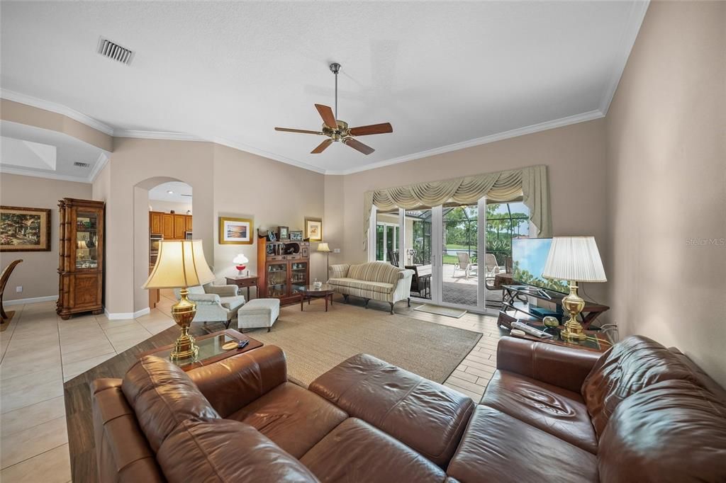 Activo con contrato: $850,000 (3 camas, 2 baños, 2892 Pies cuadrados)