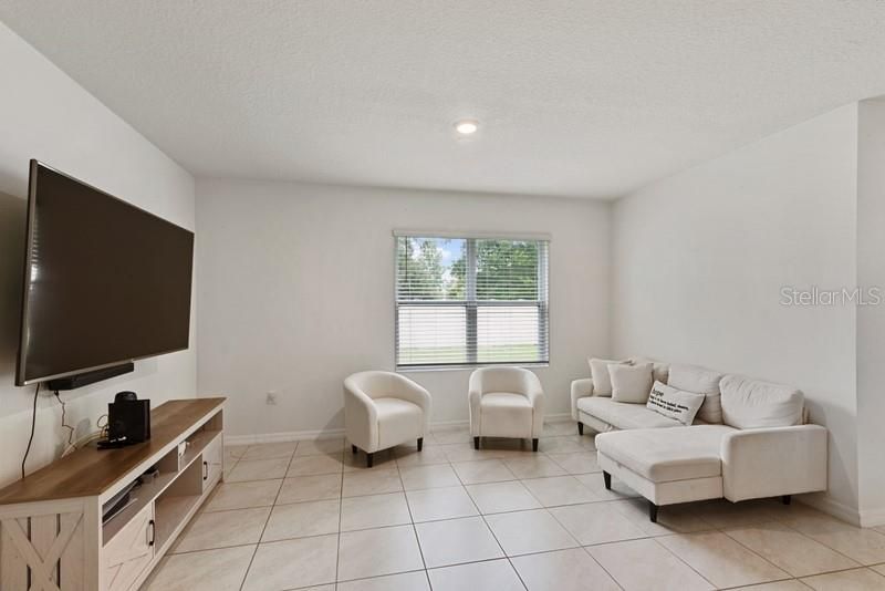 Activo con contrato: $2,250 (4 camas, 2 baños, 1830 Pies cuadrados)