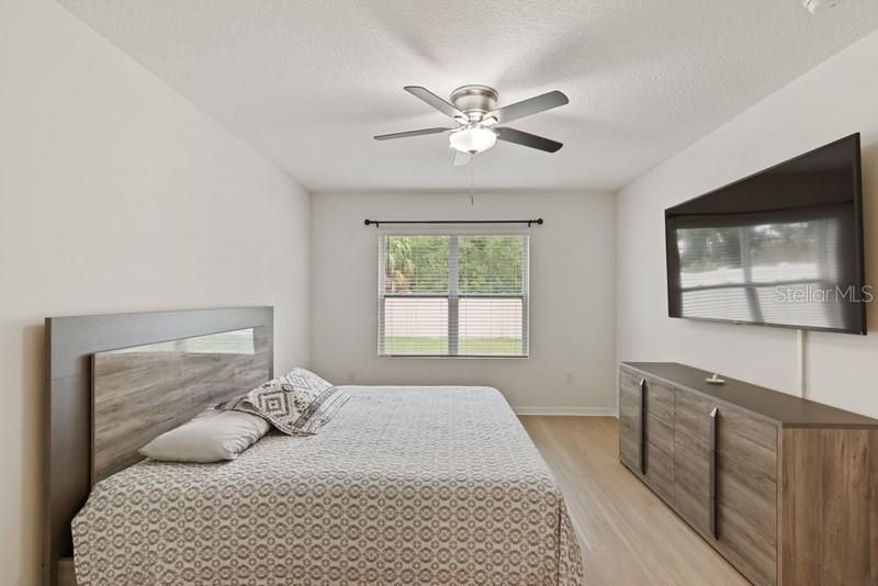 Activo con contrato: $2,250 (4 camas, 2 baños, 1830 Pies cuadrados)