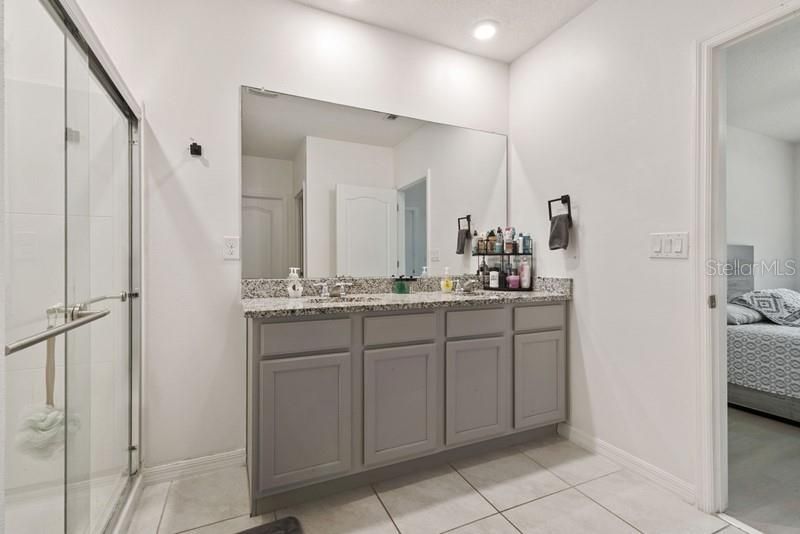 Activo con contrato: $2,250 (4 camas, 2 baños, 1830 Pies cuadrados)