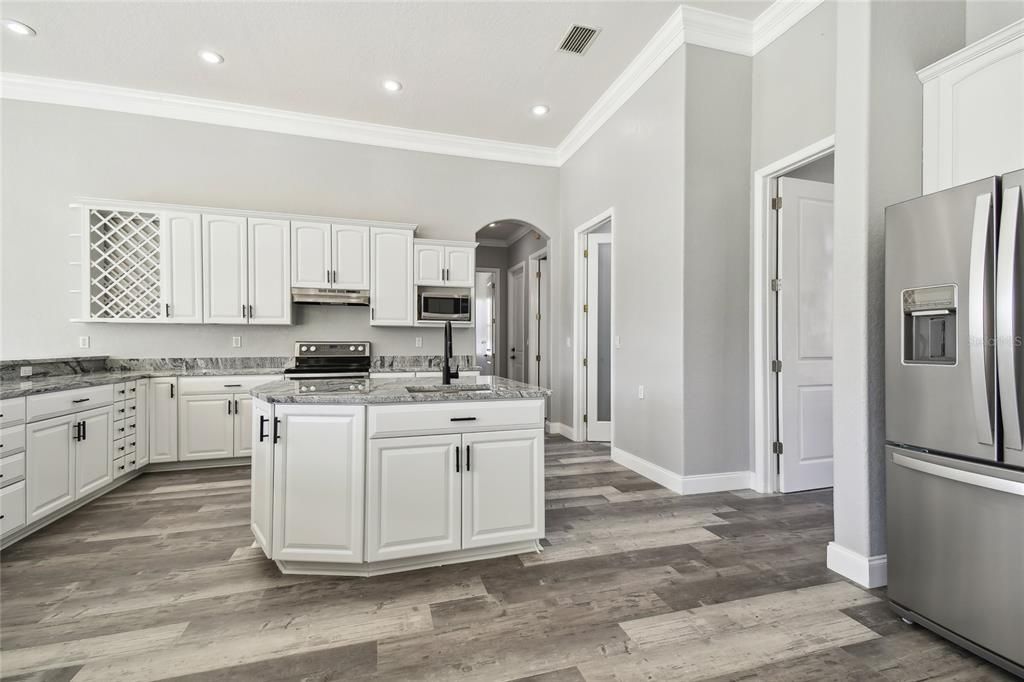 En Venta: $898,898 (3 camas, 3 baños, 3578 Pies cuadrados)