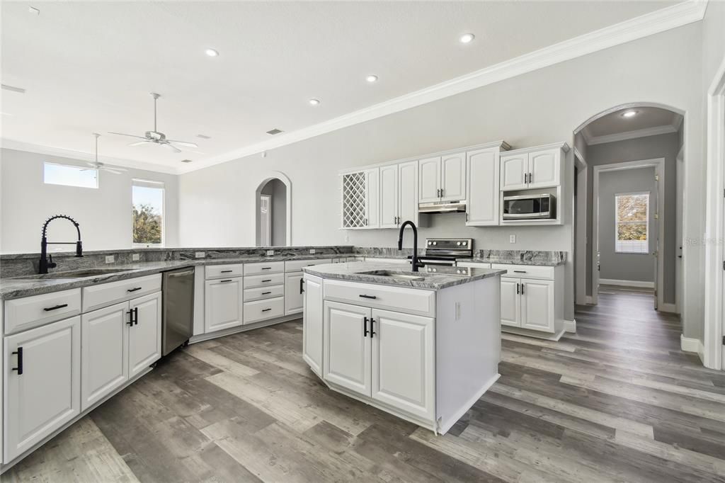 En Venta: $898,898 (3 camas, 3 baños, 3578 Pies cuadrados)