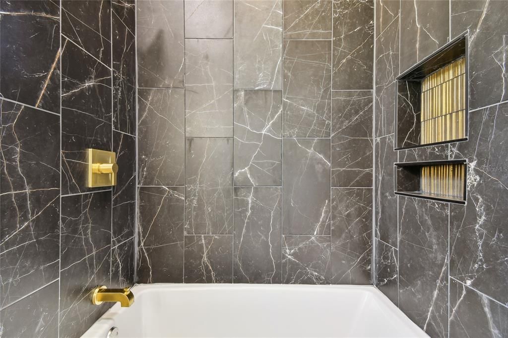 En Venta: $898,898 (3 camas, 3 baños, 3578 Pies cuadrados)