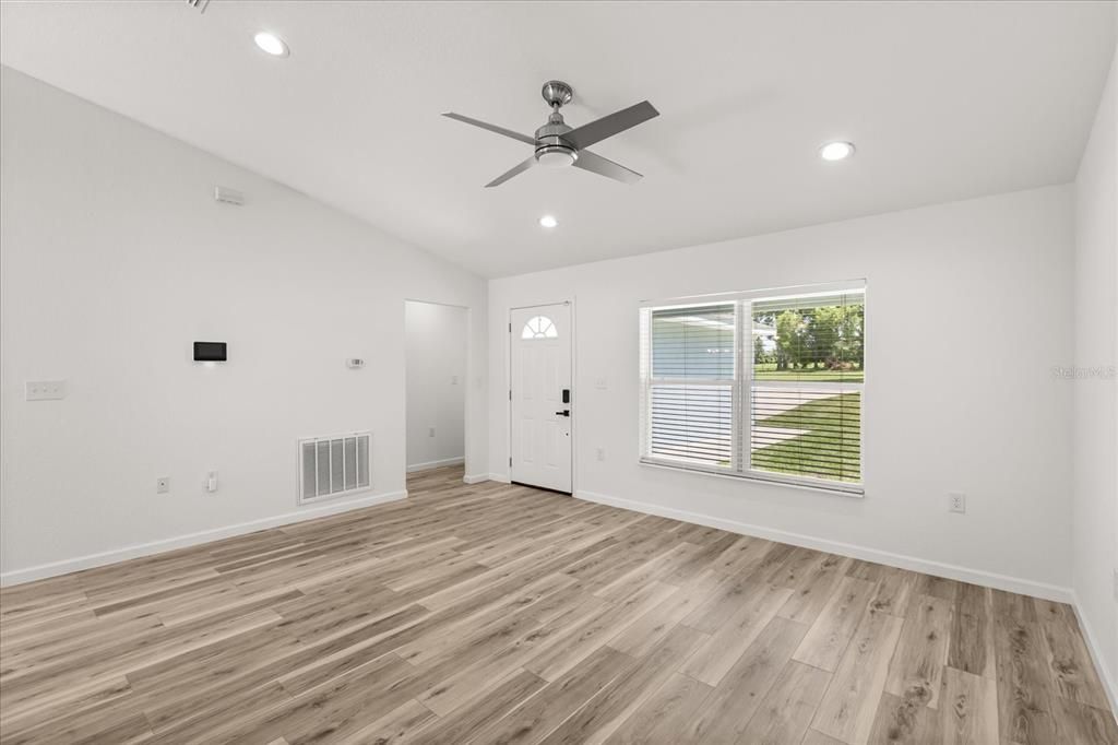 Active With Contract: $245,000 (3 beds, 2 baths, 1378 Square Feet)