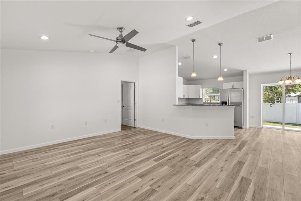 Active With Contract: $245,000 (3 beds, 2 baths, 1378 Square Feet)