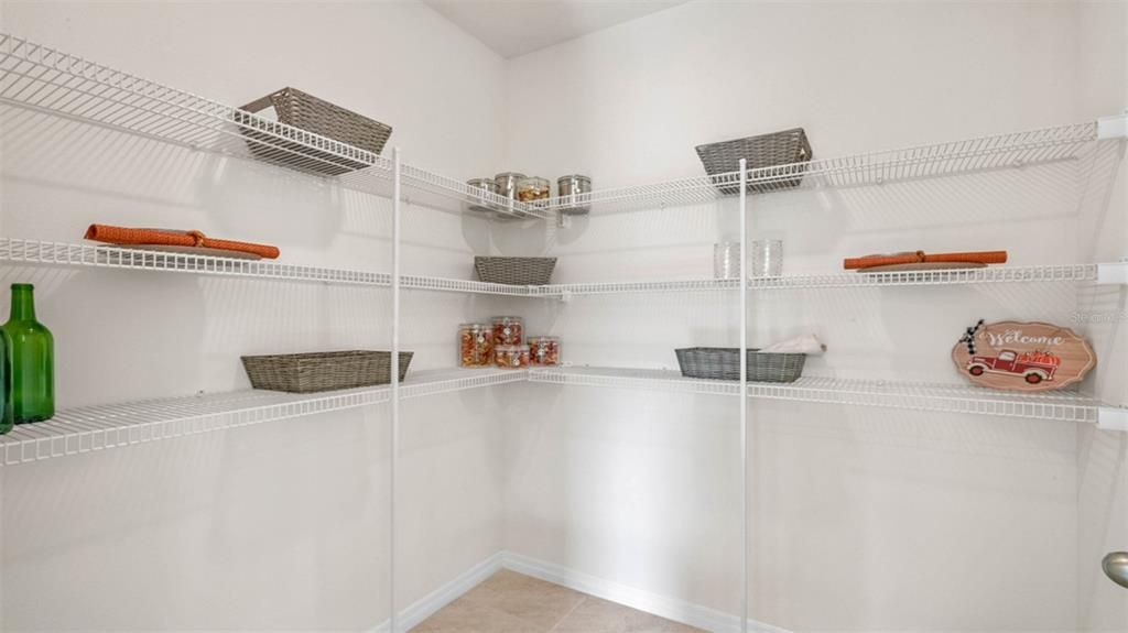 合同活跃: $419,990 (4 贝兹, 2 浴室, 2432 平方英尺)