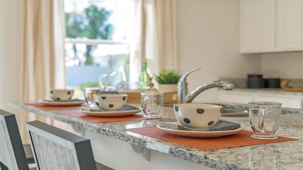 合同活跃: $419,990 (4 贝兹, 2 浴室, 2432 平方英尺)