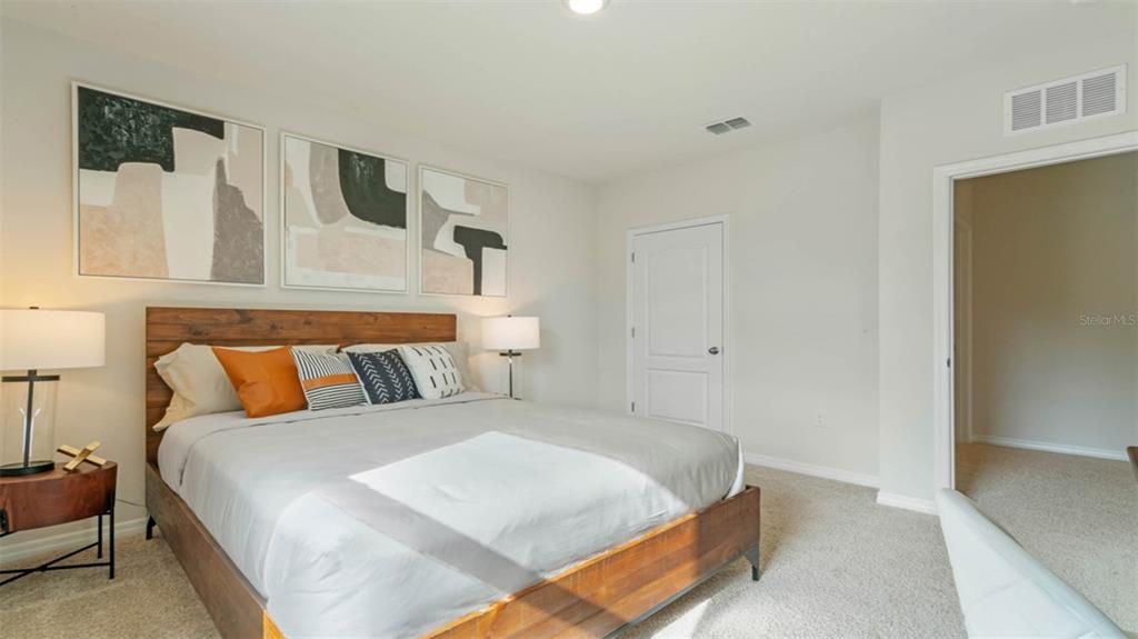 合同活跃: $419,990 (4 贝兹, 2 浴室, 2432 平方英尺)