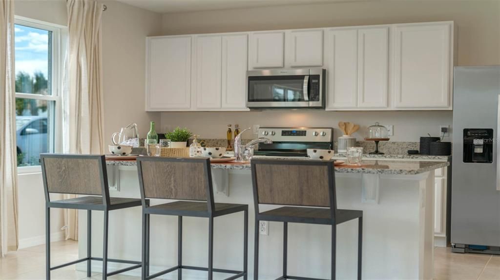 合同活跃: $419,990 (4 贝兹, 2 浴室, 2432 平方英尺)