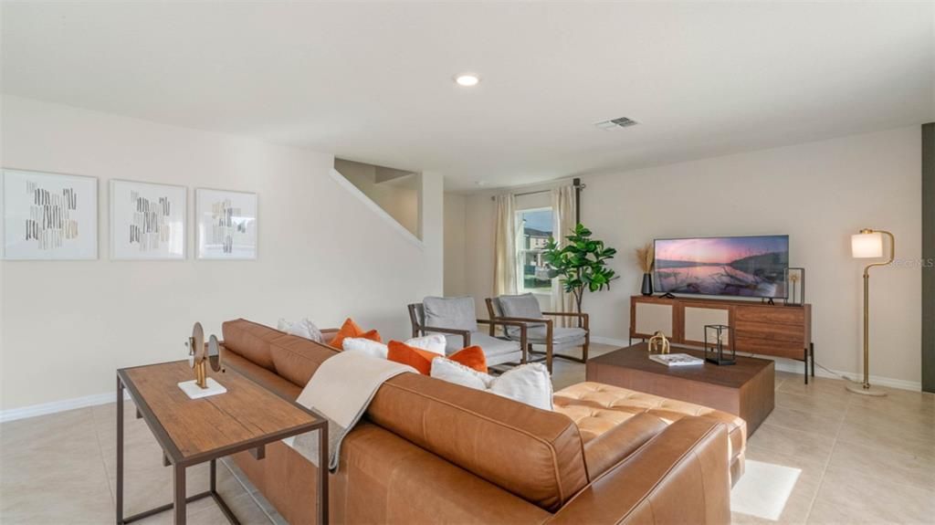 合同活跃: $419,990 (4 贝兹, 2 浴室, 2432 平方英尺)