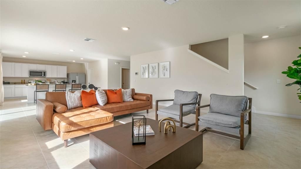 合同活跃: $419,990 (4 贝兹, 2 浴室, 2432 平方英尺)