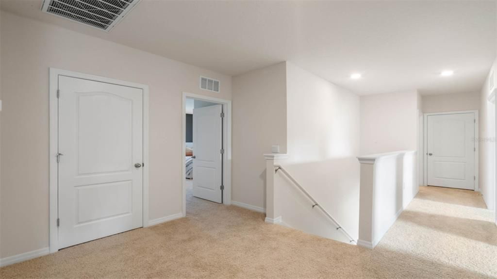 合同活跃: $419,990 (4 贝兹, 2 浴室, 2432 平方英尺)