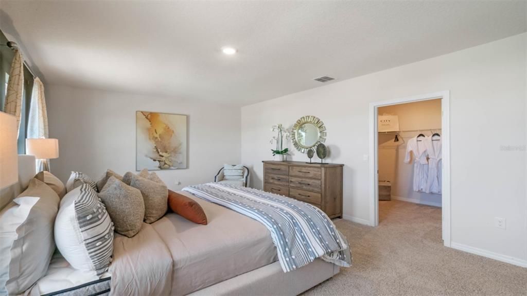 合同活跃: $419,990 (4 贝兹, 2 浴室, 2432 平方英尺)