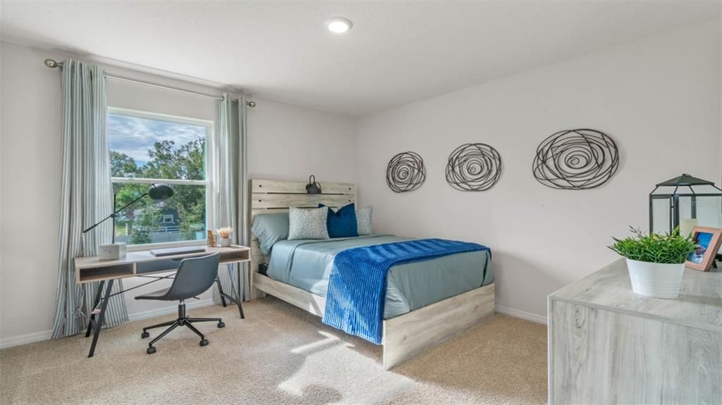 合同活跃: $419,990 (4 贝兹, 2 浴室, 2432 平方英尺)