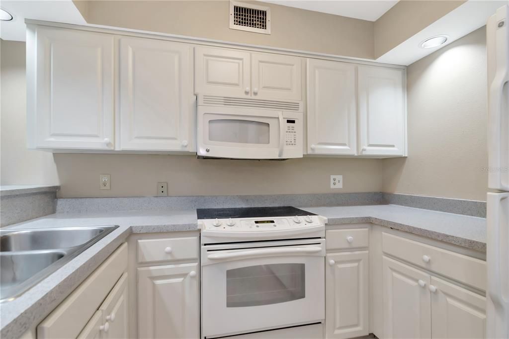For Sale: $209,000 (3 beds, 3 baths, 1519 Square Feet)