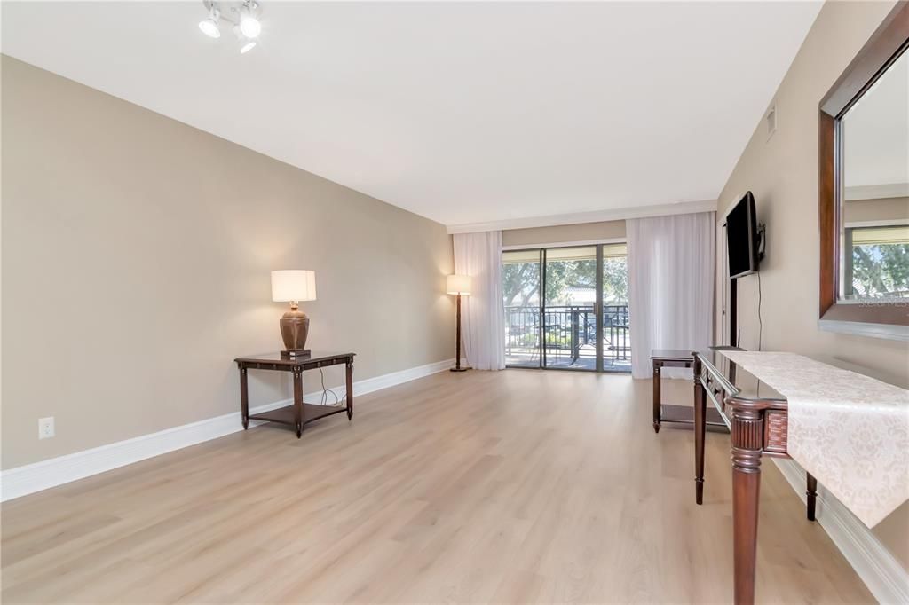 For Sale: $209,000 (3 beds, 3 baths, 1519 Square Feet)