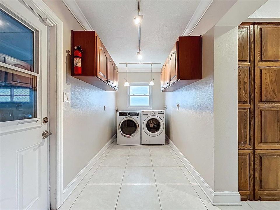 待售: $955,000 (3 贝兹, 3 浴室, 2332 平方英尺)