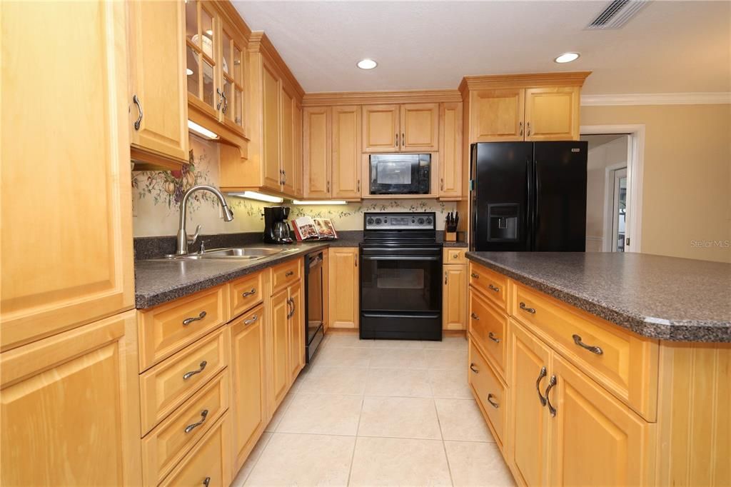 For Sale: $580,000 (4 beds, 3 baths, 2335 Square Feet)