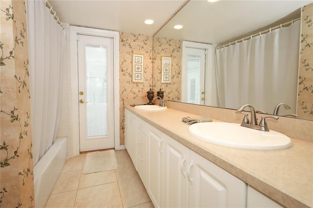 For Sale: $580,000 (4 beds, 3 baths, 2335 Square Feet)