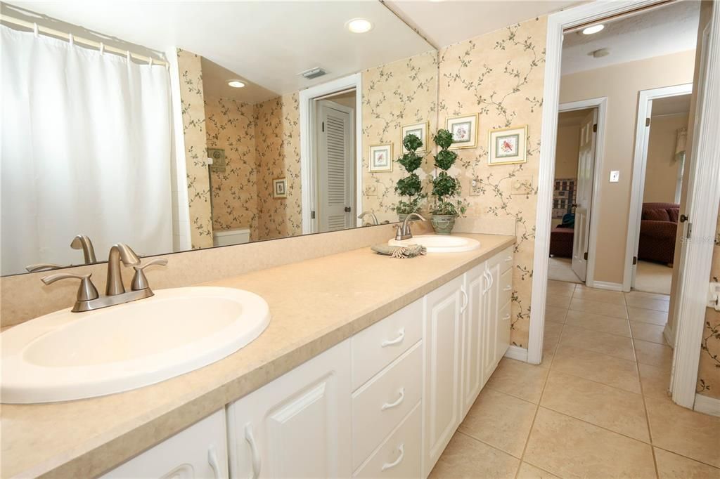 For Sale: $580,000 (4 beds, 3 baths, 2335 Square Feet)