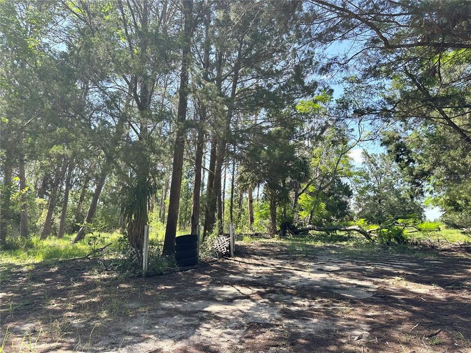 待售: $149,999 (1.70 acres)