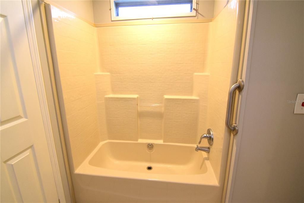 En Venta: $99,900 (2 camas, 2 baños, 1680 Pies cuadrados)