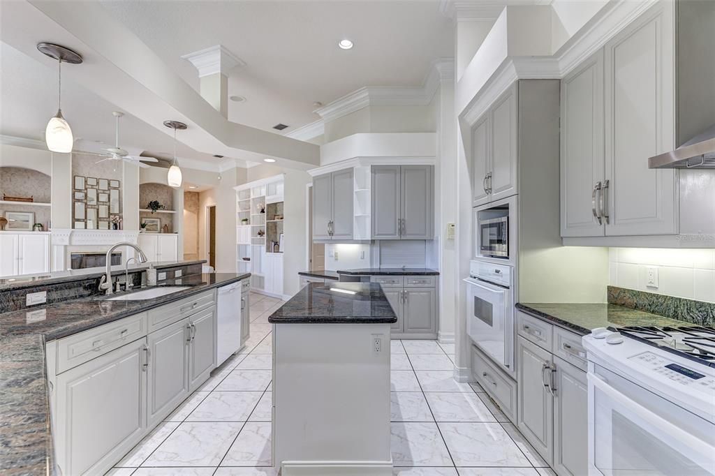 На продажу: $899,999 (5 спален, 3 ванн, 3847 Квадратных фут)