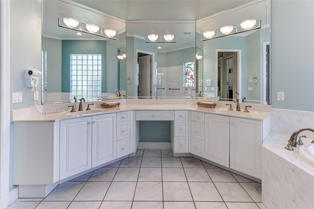 На продажу: $899,999 (5 спален, 3 ванн, 3847 Квадратных фут)