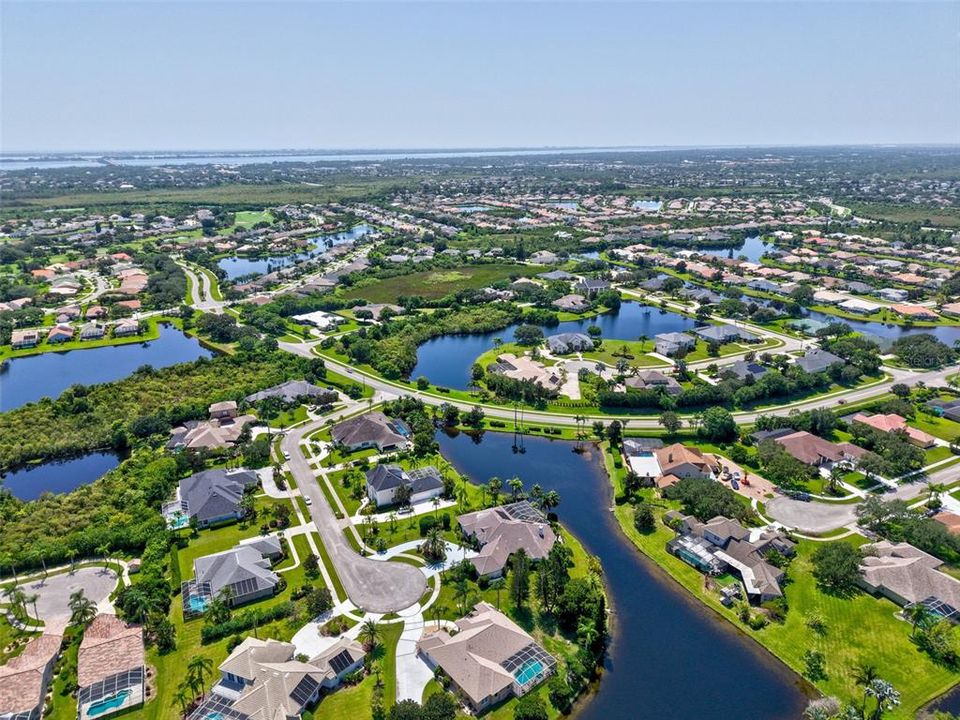 На продажу: $899,999 (5 спален, 3 ванн, 3847 Квадратных фут)