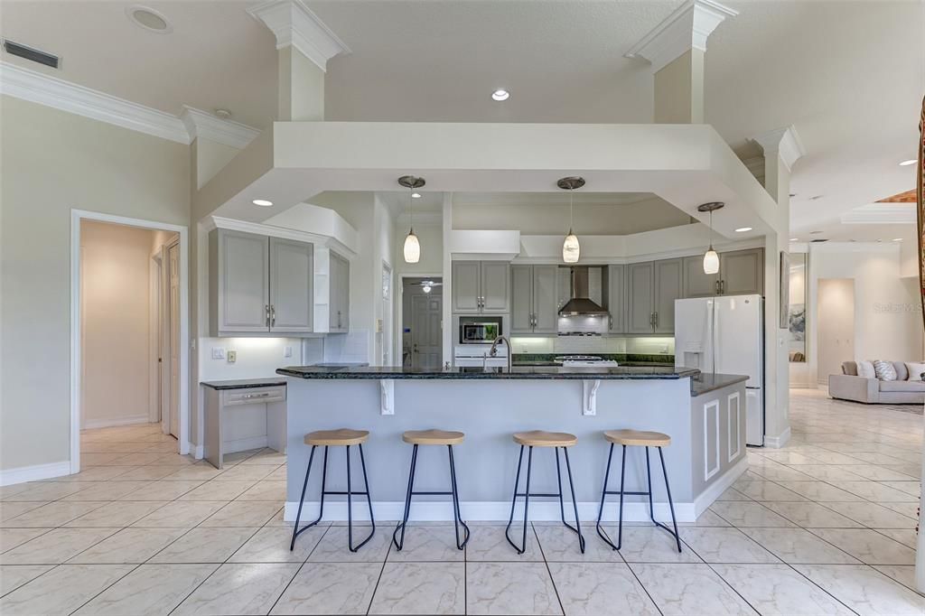 На продажу: $899,999 (5 спален, 3 ванн, 3847 Квадратных фут)