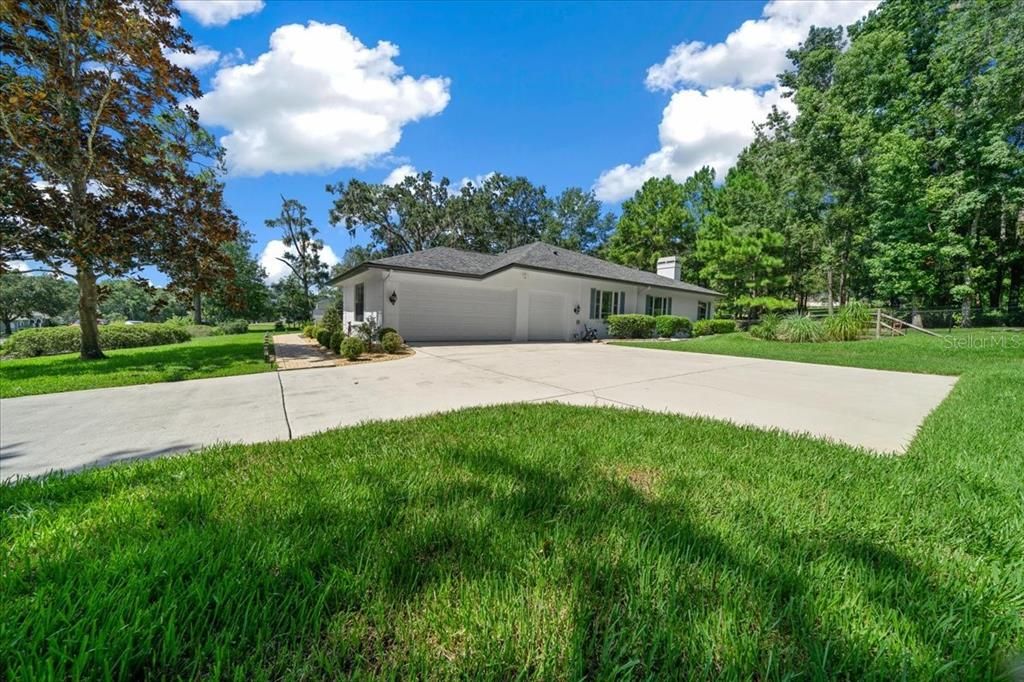 For Sale: $699,000 (3 beds, 2 baths, 2843 Square Feet)