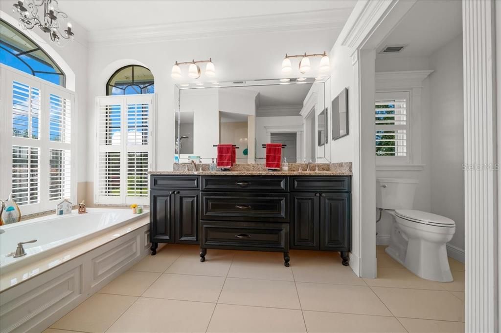 For Sale: $699,000 (3 beds, 2 baths, 2843 Square Feet)