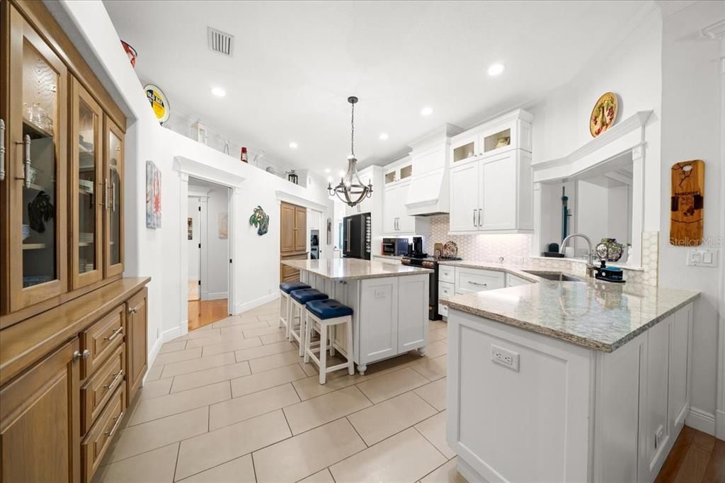 For Sale: $699,000 (3 beds, 2 baths, 2843 Square Feet)