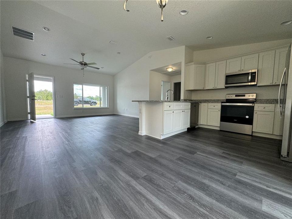 В аренду: $1,625 (3 спален, 2 ванн, 1319 Квадратных фут)